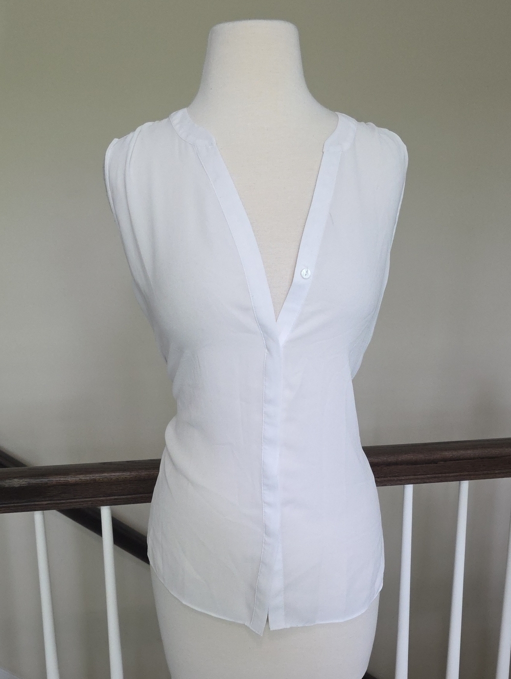 NYDJ Sleeveless White V-Neck Button-Front Blouse